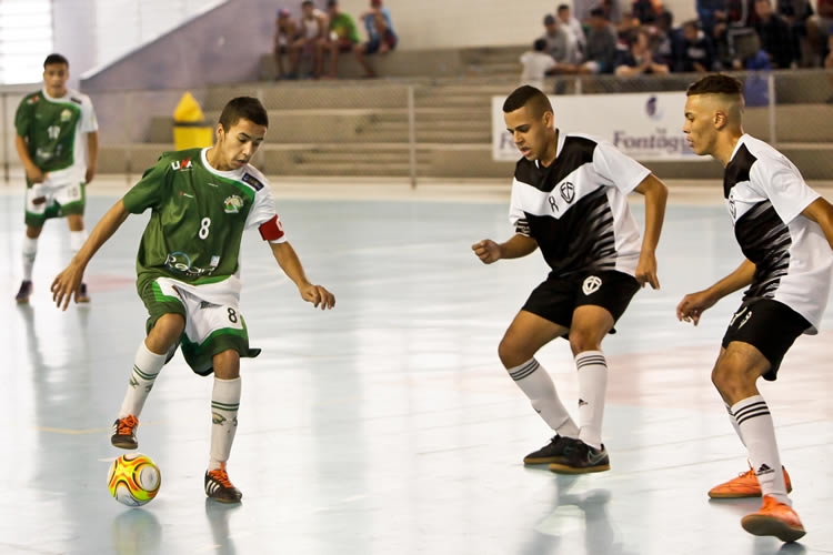 Vila Santista chega pelo terceiro ano seguido nas finais do Metropolitano de Futsal