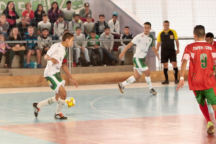 Vila Santista estreia com vitórias no Sub 14 e Sub 18 no Estadual de Futsal
